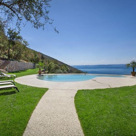 Villa Divina - Apt Icona Con Piscina E Vista Lago Castelletto Di Brenzone Exterior photo