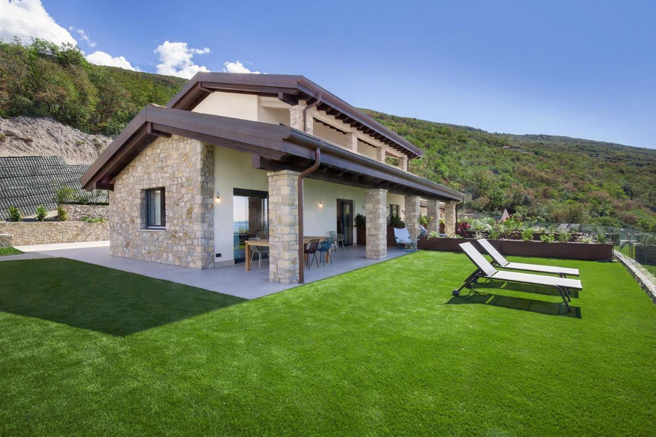 Villa Divina - Apt Icona Con Piscina E Vista Lago Castelletto Di Brenzone Exterior photo