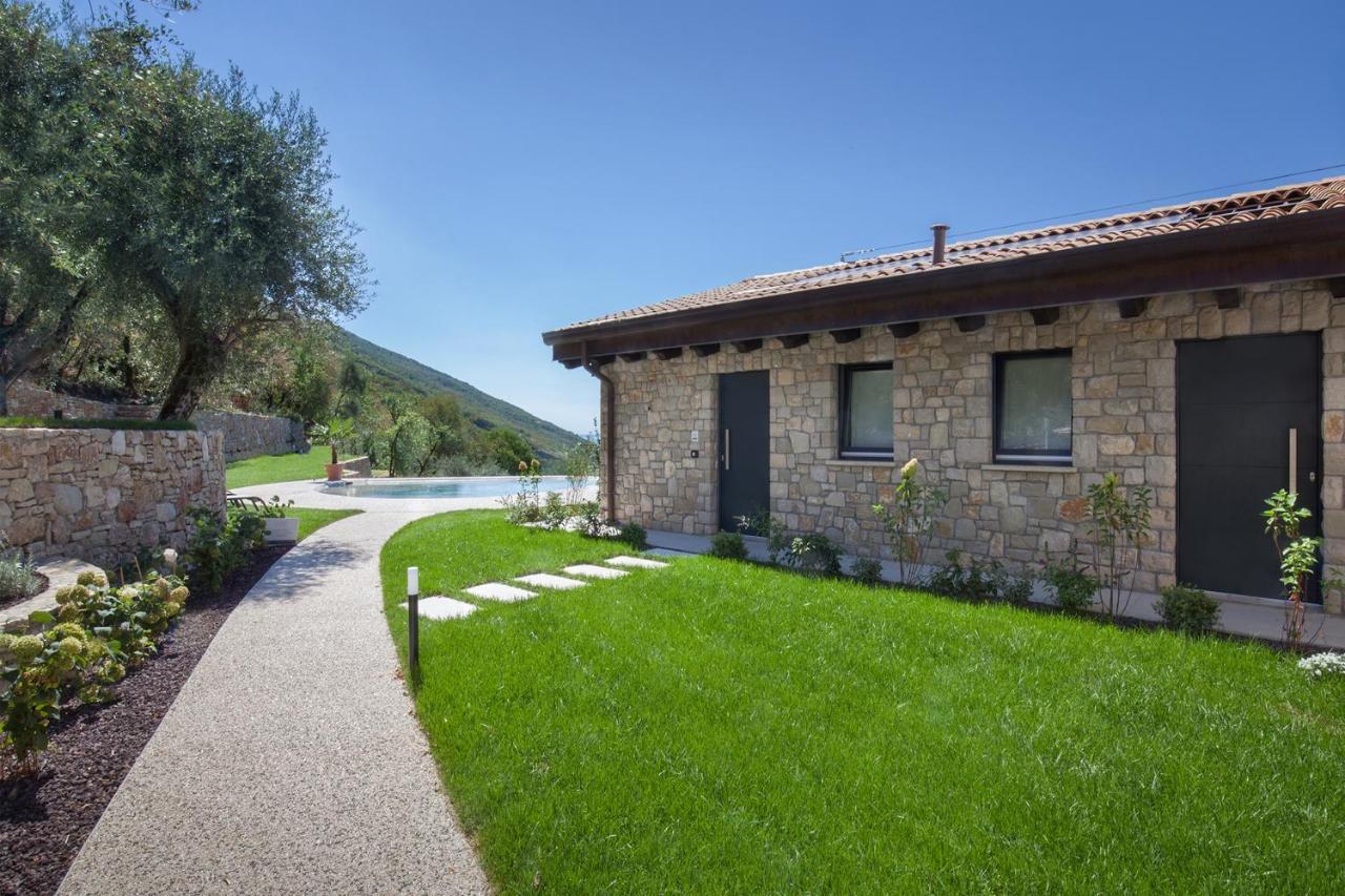 Villa Divina - Apt Icona Con Piscina E Vista Lago Castelletto Di Brenzone Exterior photo